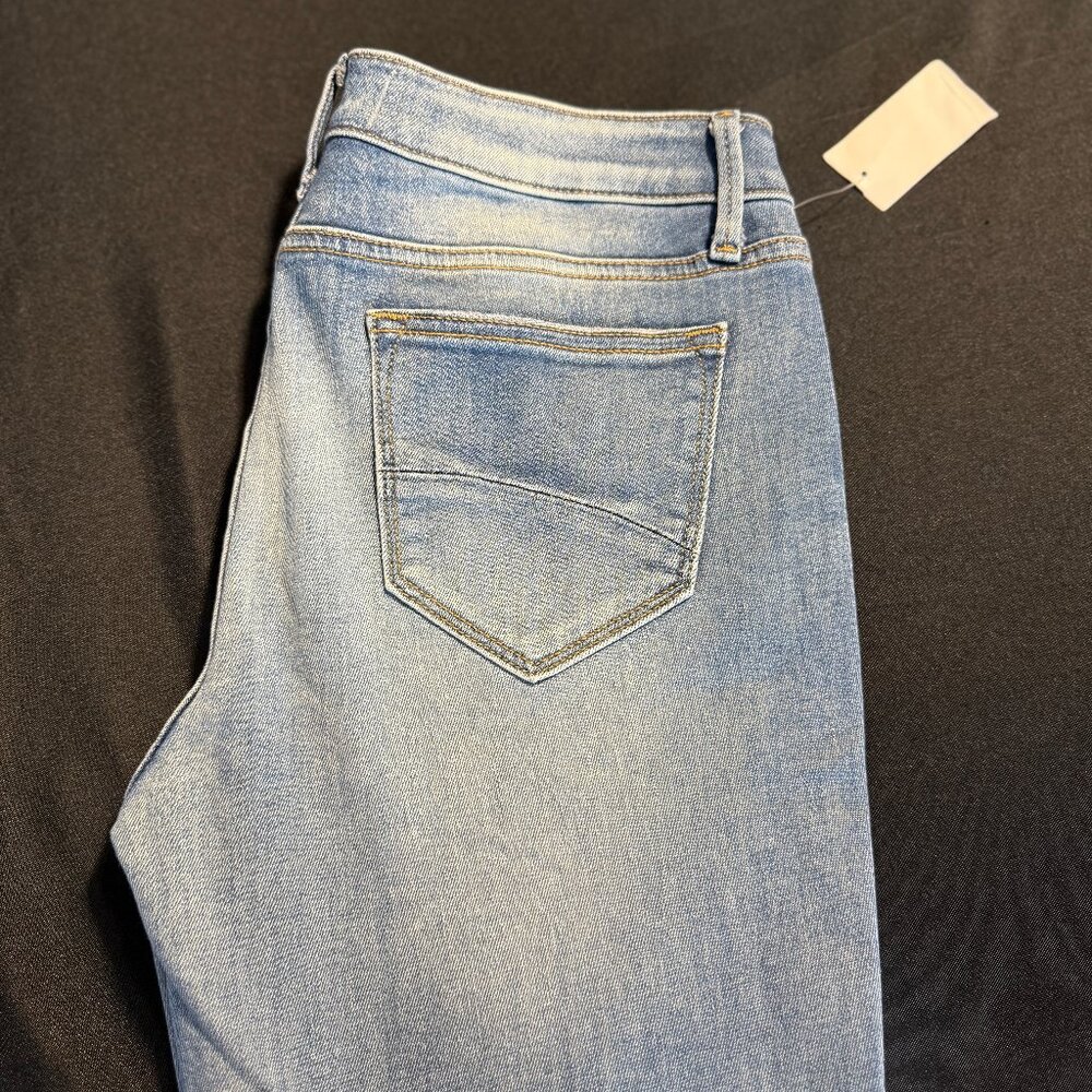 NWT Rare Driftwood Farrah Embroidered Flare Jeans Sz 29 - Picture 7 of 14